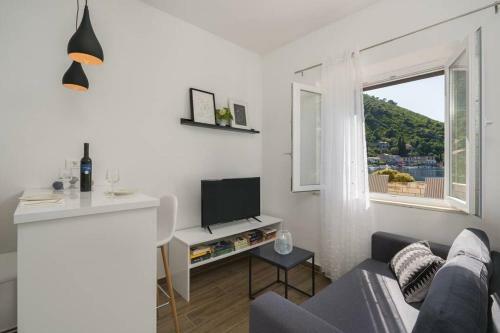 Charming Apartment By The Sea
