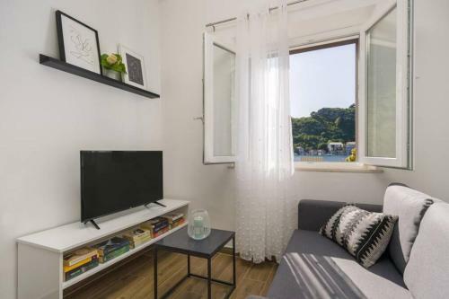 Charming Apartment By The Sea
