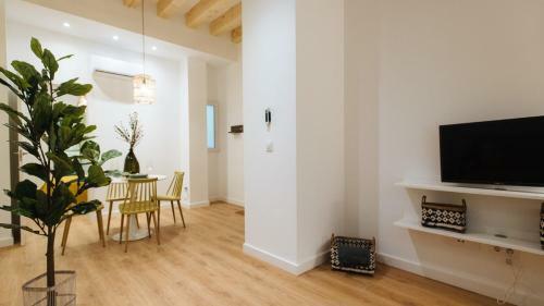 Lola 14 Suite Apartment