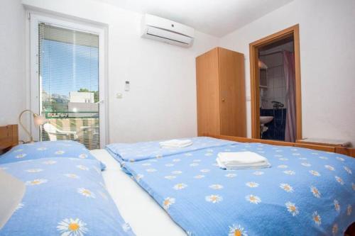 Apartments With A Parking Space Makarska - 6729