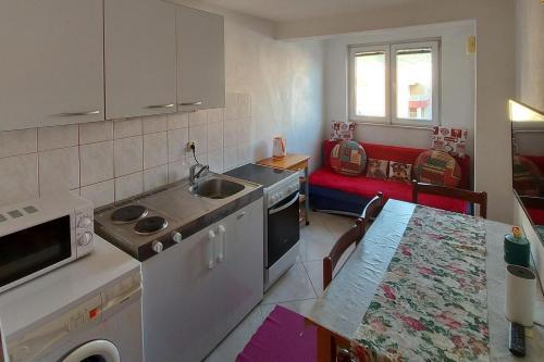 Apartments With A Parking Space Makarska - 6729