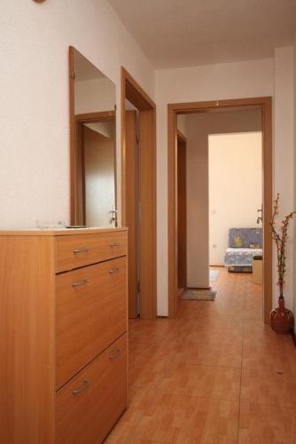 Apartments With A Parking Space Makarska - 6729