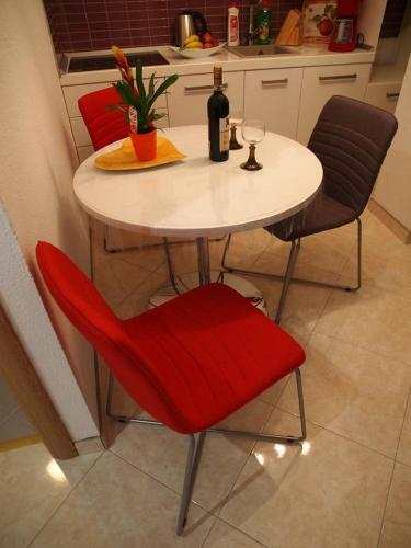Apartments With A Parking Space Makarska - 9129