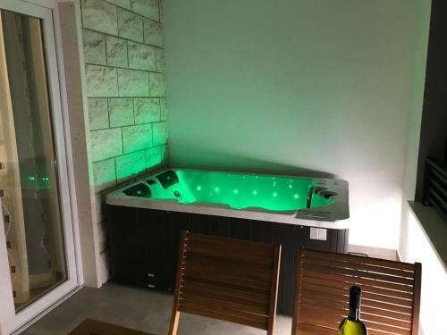 Apartments Tonkita With Jacuzzi