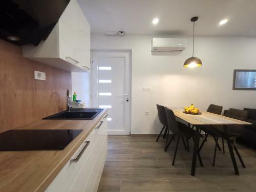 Apartments Tonkita With Jacuzzi