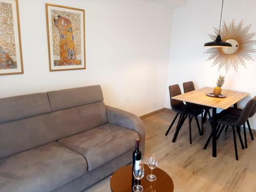 Apartments Tonkita With Jacuzzi
