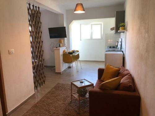 Apartment Yellow