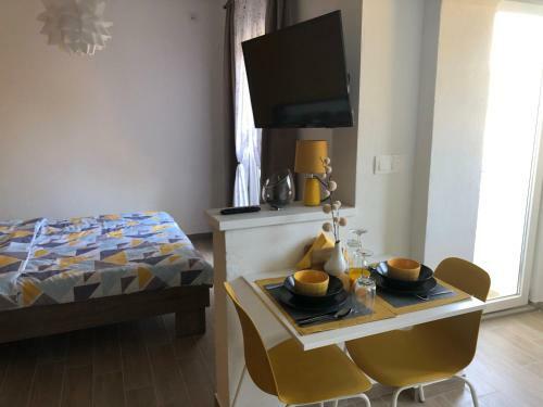 Apartment Yellow
