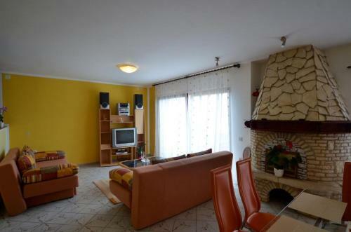 Apartment Varvari 17751b