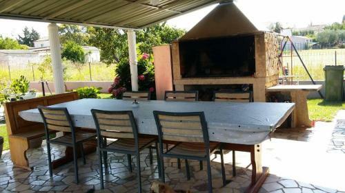 Apartment Varvari 17751b