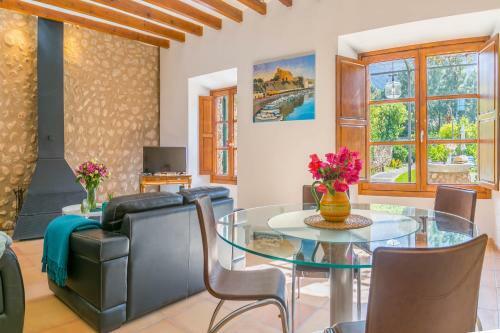 Beautiful Mallorcan Villa With Pool In Soller