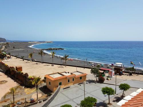 Playa Puerto Tazacorte Modern Beach Apartment