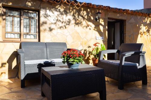 Home2book Rustic House El Palmar