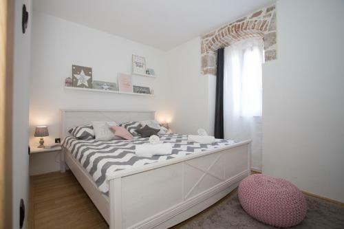 Apartment Vertigo