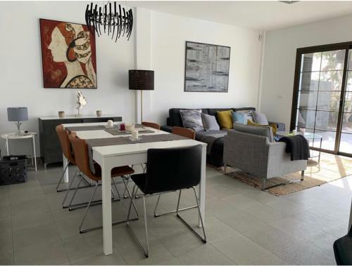 Sea Views Modern Villa For Relaxing Holidays