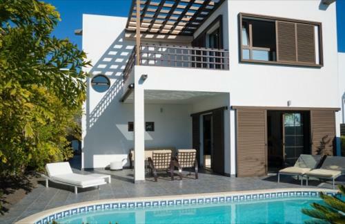 Sea Views Modern Villa For Relaxing Holidays