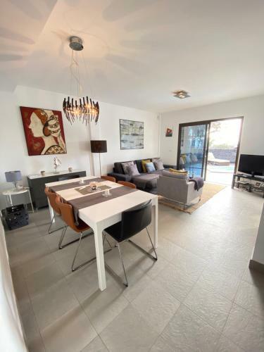 Sea Views Modern Villa For Relaxing Holidays