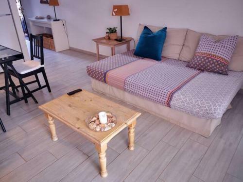 Comfortable Cleo Apartment With Large Terrace