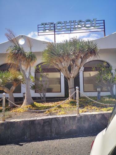 Comfortable Cleo Apartment With Large Terrace