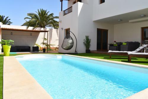 Tilley. Private Villa