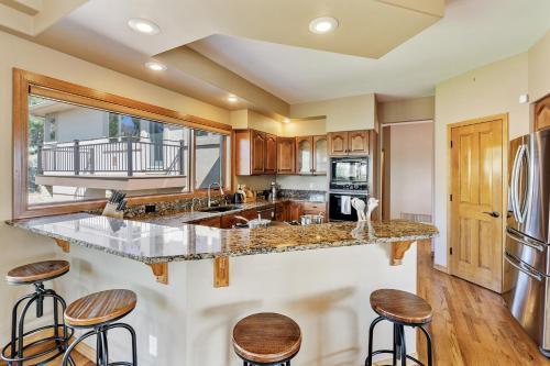 Cozy Modern 4br Home In West Colorado Springs Home