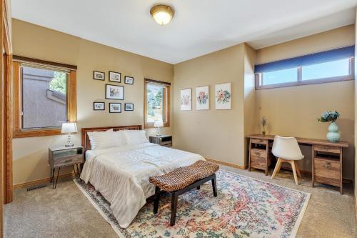 Cozy Modern 4br Home In West Colorado Springs Home