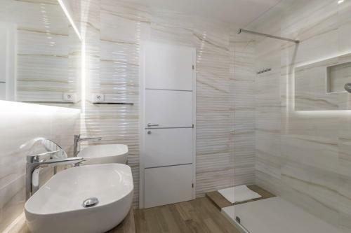 Luxury Villa Adonis Split With Private Pool, Jacuzzi, Sauna And Gym