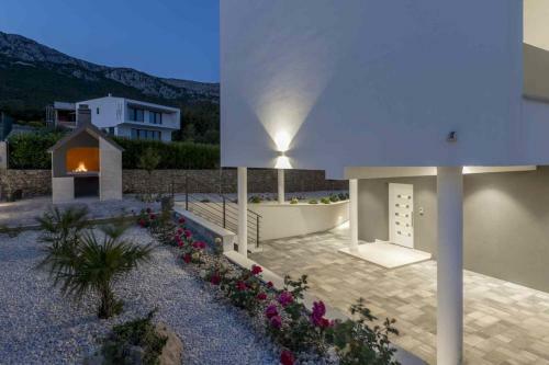 Luxury Villa Adonis Split With Private Pool, Jacuzzi, Sauna And Gym