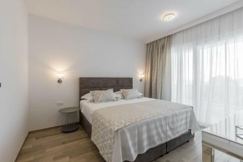 Luxury Villa Adonis Split With Private Pool, Jacuzzi, Sauna And Gym