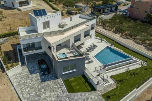 Luxury Villa Adonis Split With Private Pool, Jacuzzi, Sauna And Gym