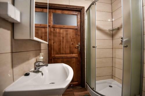 Lodge O?rodek Pszcz�?ka Krasnobr�d