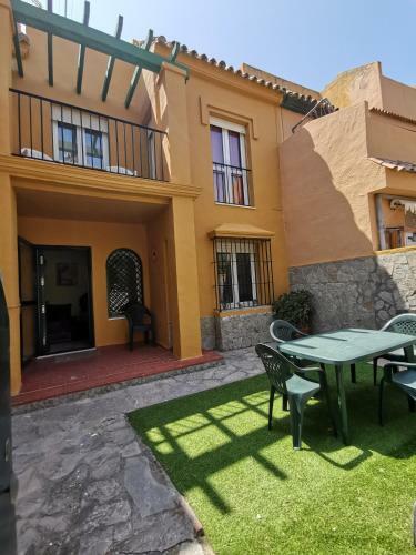 Casa Adosada Con Jard�n