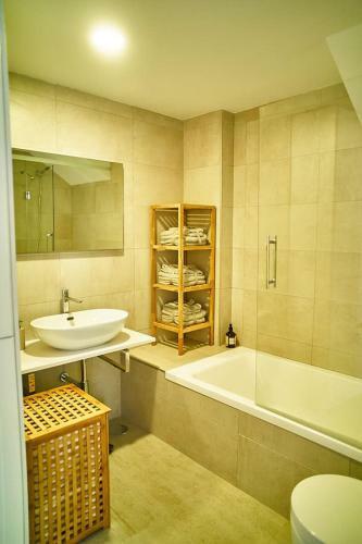 Fabulous Penthouse Downtown Tarifa, Maestro Apartments