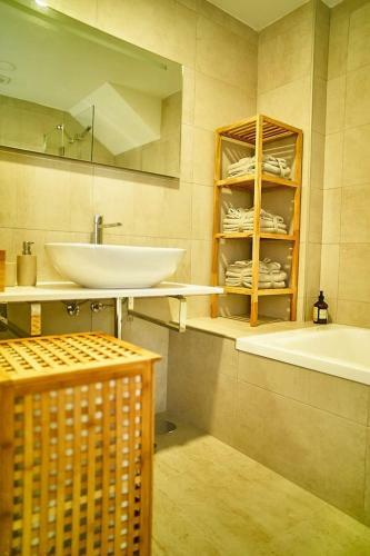Fabulous Penthouse Downtown Tarifa, Maestro Apartments