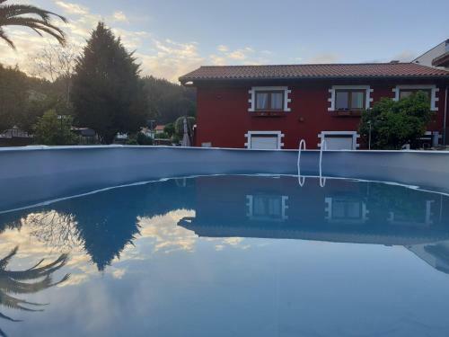 En El Centro De Cantabria , Con Piscina.