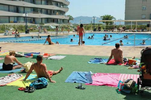 Apartamento Con Piscina Y Tenis. A 50m de La Playa
