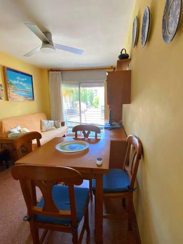 Apartamento Con Piscina Y Tenis. A 50m de La Playa