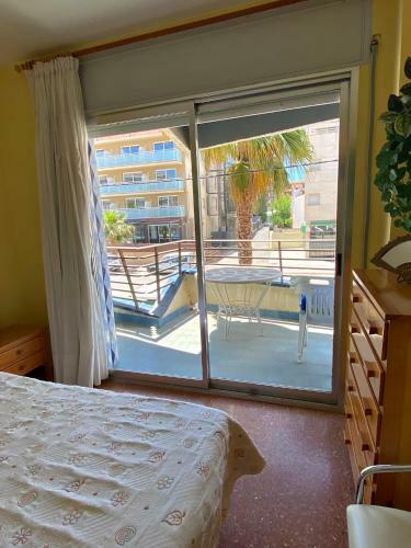 Apartamento Con Piscina Y Tenis. A 50m de La Playa