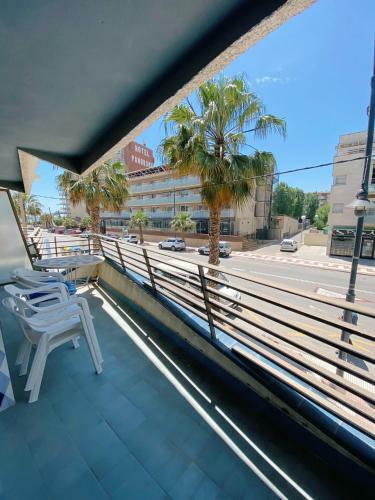 Apartamento Con Piscina Y Tenis. A 50m de La Playa
