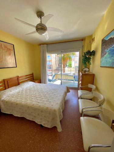 Apartamento Con Piscina Y Tenis. A 50m de La Playa