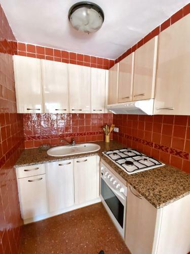 Apartamento Con Piscina Y Tenis. A 50m de La Playa