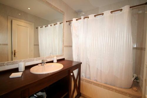 Apartamento En Complejo Residencial Con Piscina