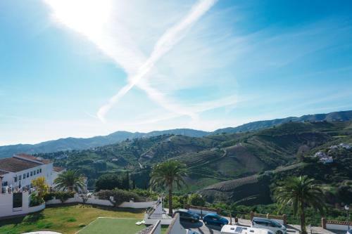 Modern 2-bedroom Frigiliana Apartment With Pool
