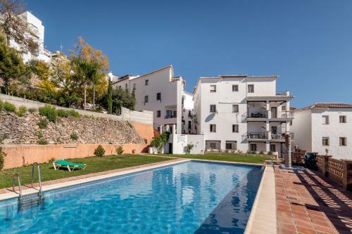 Modern 2-bedroom Frigiliana Apartment With Pool