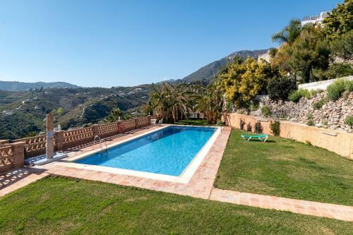 Modern 2-bedroom Frigiliana Apartment With Pool
