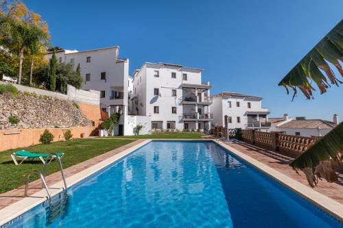 Modern 2-bedroom Frigiliana Apartment With Pool
