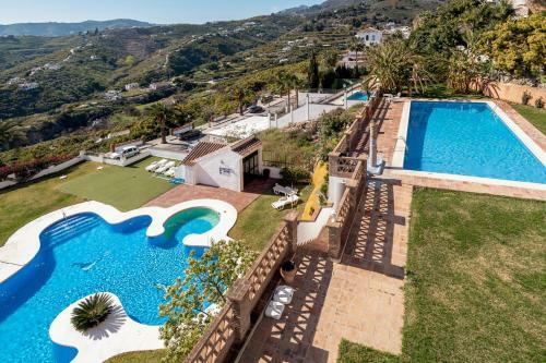 Modern 2-bedroom Frigiliana Apartment With Pool