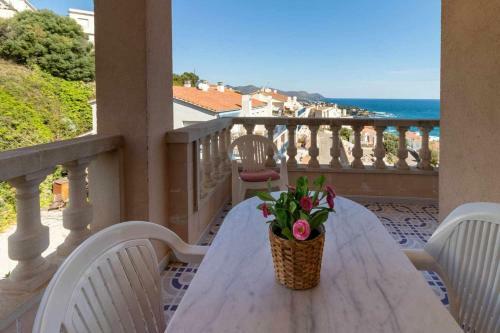 Fener de Dalt 87 Bonito Apartamento Con Terraza Y Barbacoa
