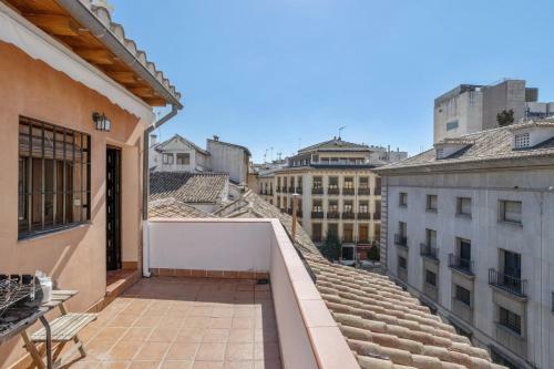 �tico Con Vista A La Alhambra