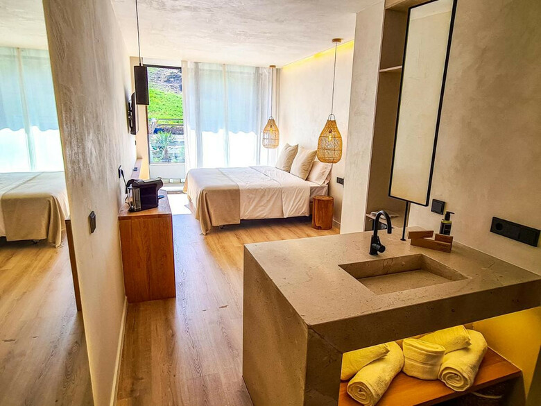 Hotel S Estancia Suites